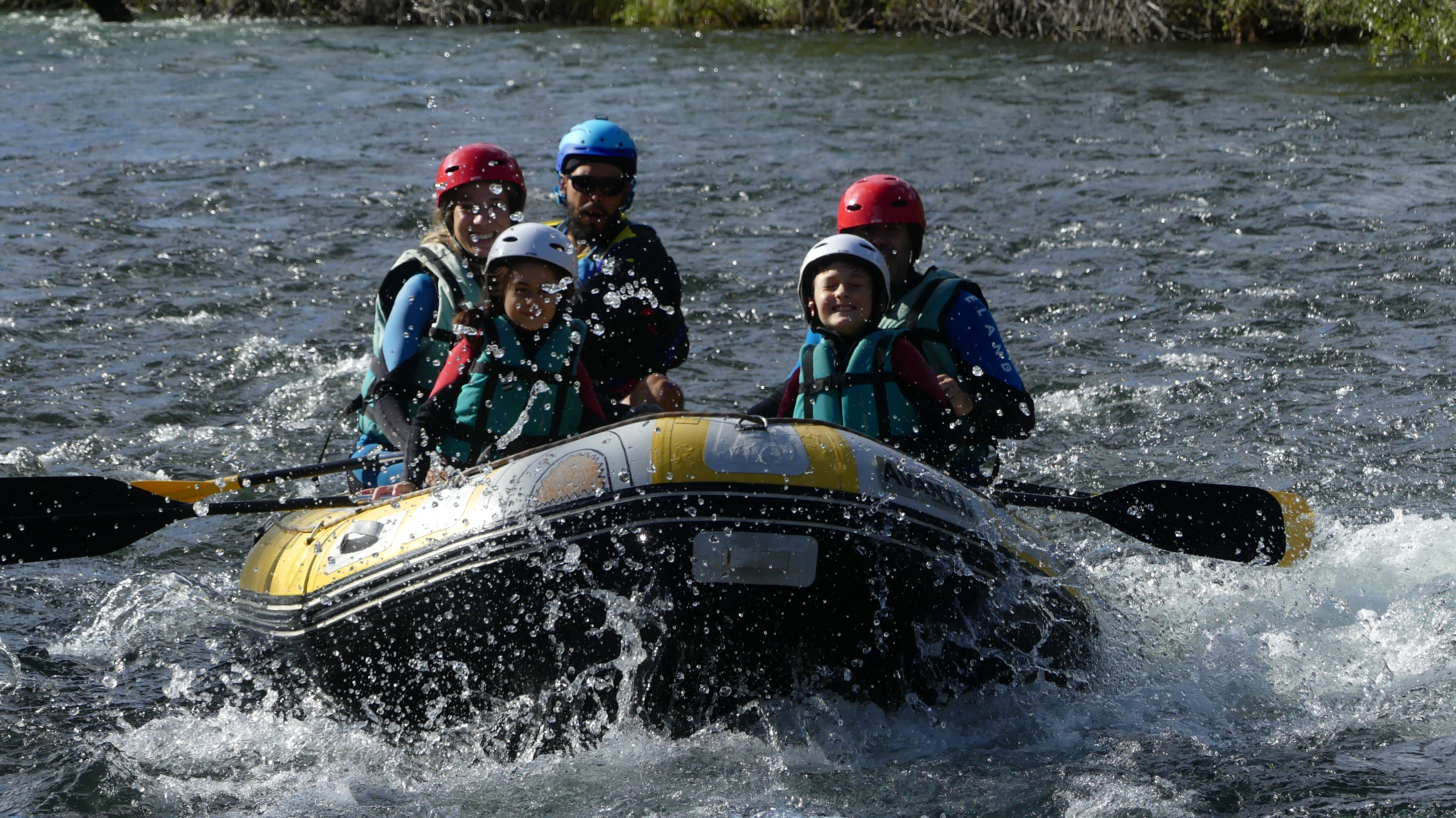Rafting en aguas bravas en León durante el verano de 2026