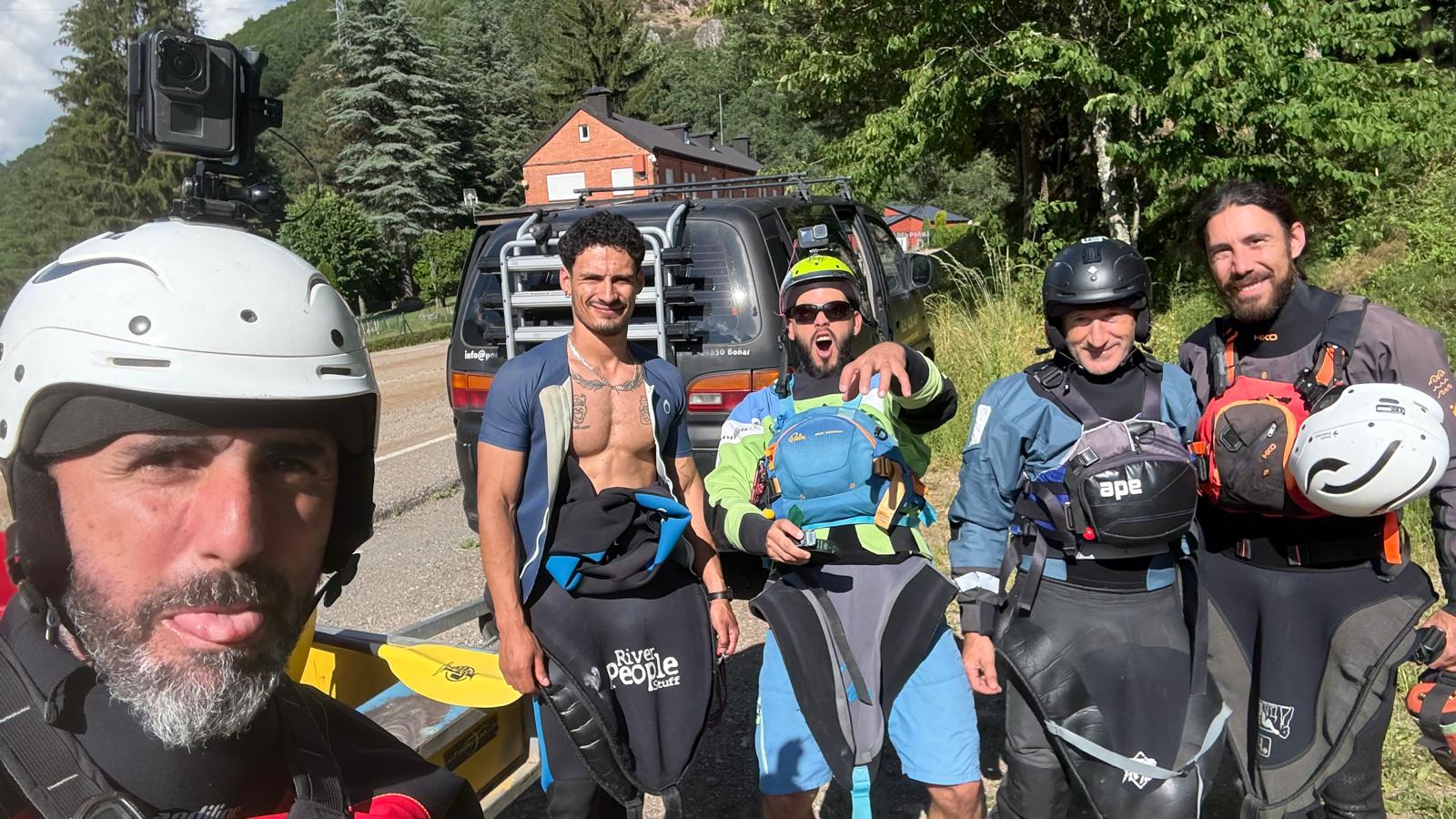 Equipo de guías de Pormaventura durante la temporada de rafting 2026