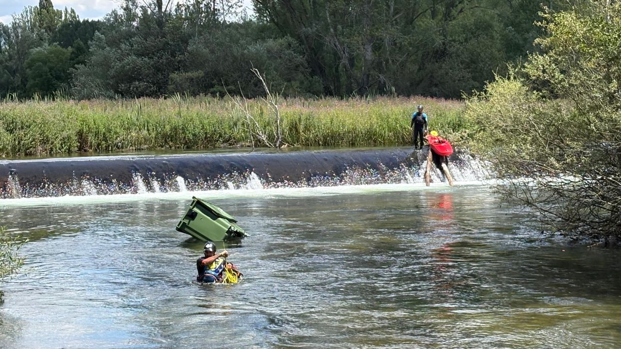 Cuando el río llama: una historia de contenedores, kayaks y muchos años junto al Porma