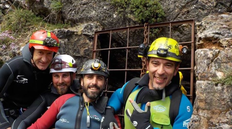Espeleobarranquismo más exigente por Sil de Perlas en la Cueva de Valporquero León