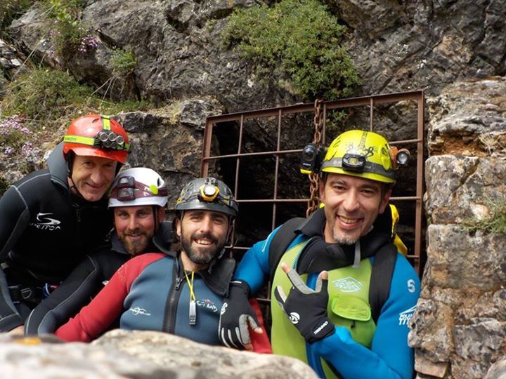 Espeleobarranquismo más exigente por Sil de Perlas en la Cueva de Valporquero León
